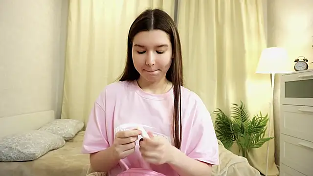 LidiaPasaye online show from December 4, 2025, 2:26 pm