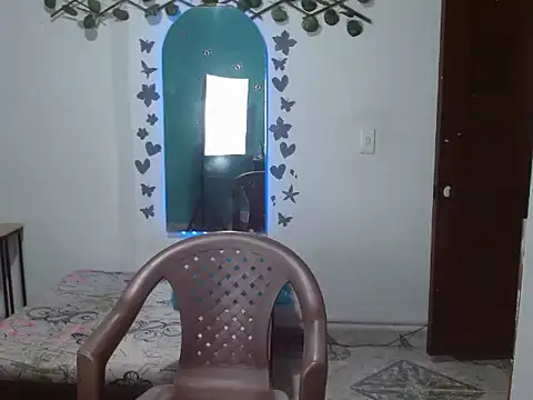 Snapshot of Andreaebony chatting on December 15, 2025, 12:42 pm Andreaebony online show from December 15, 2025, 12:42 pm