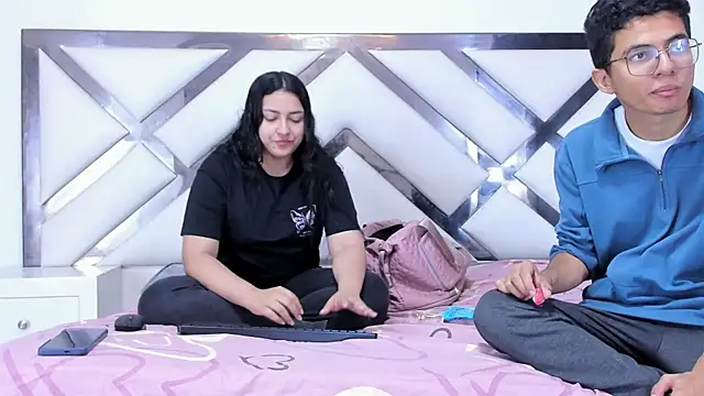 Snapshot of Alexandmelyy chatting on December 16, 2025, 12:32 pm Alexandmelyy online show from December 16, 2025, 12:32 pm