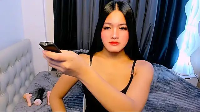 Snapshot of HollyMariee chatting on December 5, 2025, 10:24 am HollyMariee online show from December 5, 2025, 10:24 am