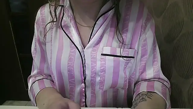 YOUR-GODDESS online show from December 17, 2025, 9:04 am