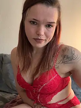 LoreenKinky online show from December 3, 2025, 9:40 am