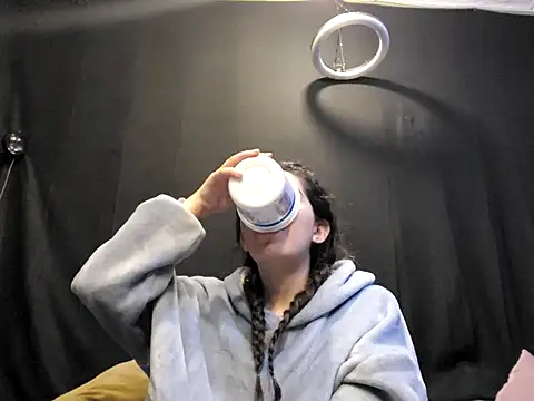 Snapshot of NatyMia chatting on December 15, 2025, 5:34 am NatyMia online show from December 15, 2025, 5:34 am