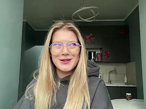 Sora Wayde online show from December 20, 2025, 4:30 am