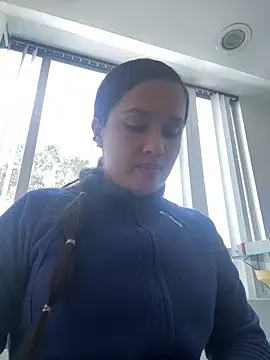 Snapshot of bela_miel chatting on December 17, 2025, 5:30 pm bela miel online show from December 17, 2025, 5:30 pm