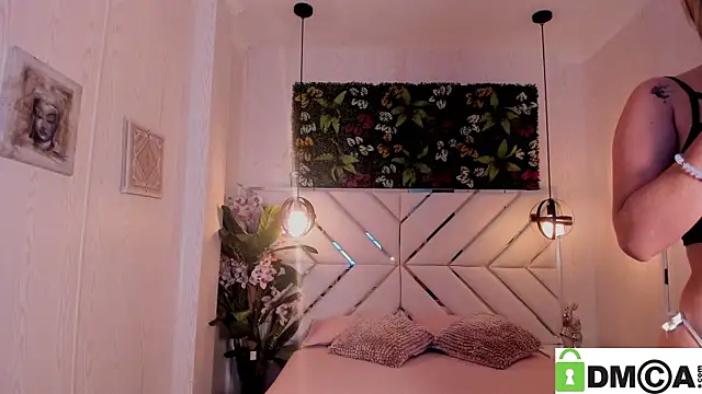 Snapshot of Lolaliips chatting on December 15, 2025, 12:20 pm Lolaliips online show from December 15, 2025, 12:20 pm