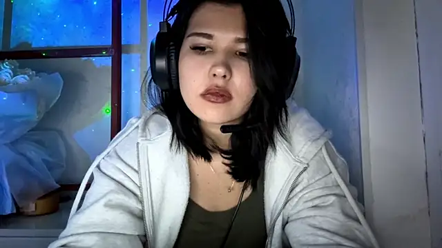 Lolamein online show from December 5, 2025, 7:43 pm