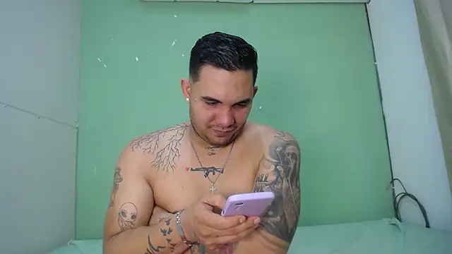 Snapshot of CRAZY_PARTYY_ chatting on December 5, 2025, 3:59 am CRAZY PARTYY online show from December 5, 2025, 3:59 am