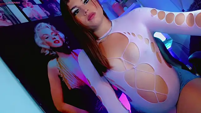 Tiiana Glow10  online show from December 3, 2025, 4:09 am