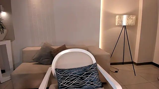 MadisonKane online show from November 7, 2025, 11:10 am