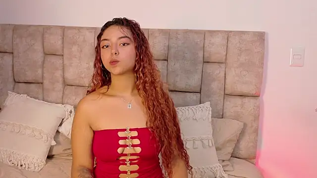 Snapshot of PersefoneLuxe chatting on December 5, 2025, 4:32 am PersefoneLuxe online show from December 5, 2025, 4:32 am