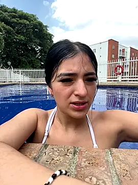 Snapshot of Valeriaa__001 chatting on December 3, 2025, 6:28 pm Valeriaa 001 online show from December 3, 2025, 6:28 pm