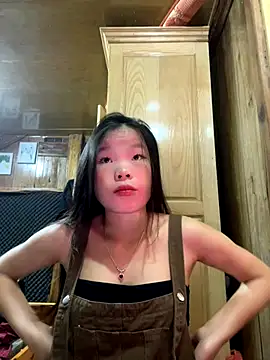 Snapshot of Heni-a chatting on December 3, 2025, 9:40 am Heni-a online show from December 3, 2025, 9:40 am