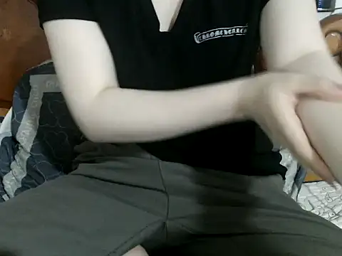 Maika 2k online show from December 4, 2025, 2:32 am