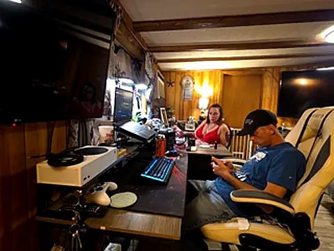 JavaAndBustyDiamond online show from December 5, 2025, 1:36 am