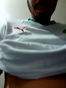 BR4v9andr online show from December 4, 2025, 6:12 am