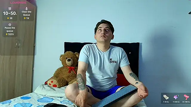 ethan  01 online show from December 4, 2025, 7:11 pm