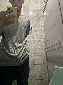 Snapshot of yisushotlarge chatting on December 14, 2025, 4:07 am yisushotlarge online show from December 14, 2025, 4:07 am