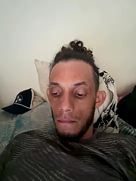 Snapshot of yisushotlarge chatting on December 15, 2025, 7:07 pm yisushotlarge online show from December 15, 2025, 7:07 pm