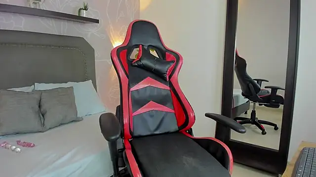 Snapshot of madison_saenzz chatting on December 15, 2025, 7:29 pm madison saenzz online show from December 15, 2025, 7:29 pm