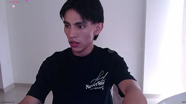 Snapshot of andrew_courtzz chatting on December 4, 2025, 8:28 pm andrew courtzz online show from December 4, 2025, 8:28 pm
