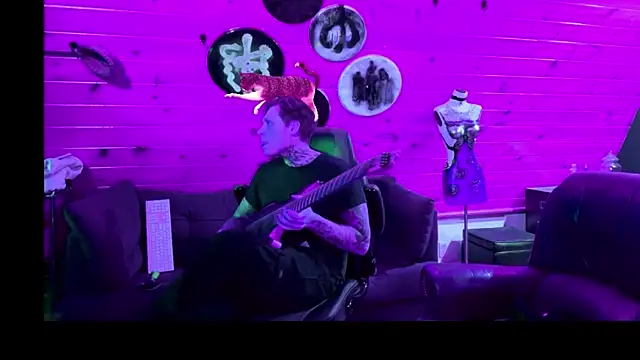 Snapshot of siphonophordustbunny chatting on December 5, 2025, 1:25 am siphonophordustbunny online show from December 5, 2025, 1:25 am