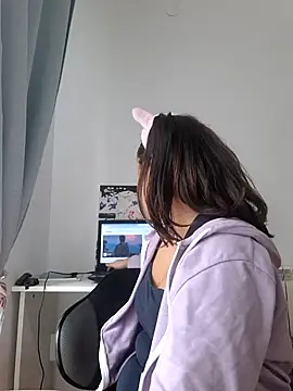 sophiemerm online show from December 5, 2025, 10:02 am