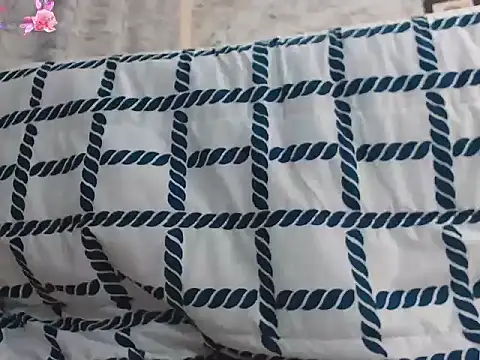 Snapshot of JulietaHazze_ chatting on December 14, 2025, 3:34 am JulietaHazze online show from December 14, 2025, 3:34 am