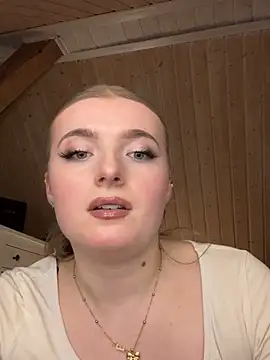 Snapshot of MilaLuxe chatting on December 15, 2025, 7:07 pm MilaLuxe online show from December 15, 2025, 7:07 pm