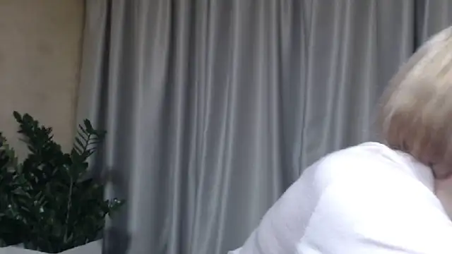 Snapshot of sweetpussy chatting on November 7, 2025, 3:45 pm sweetpussy online show from November 7, 2025, 3:45 pm