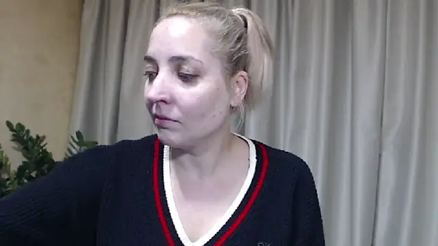 Snapshot of sweetpussy chatting on November 26, 2025, 2:29 pm sweetpussy online show from November 26, 2025, 2:29 pm