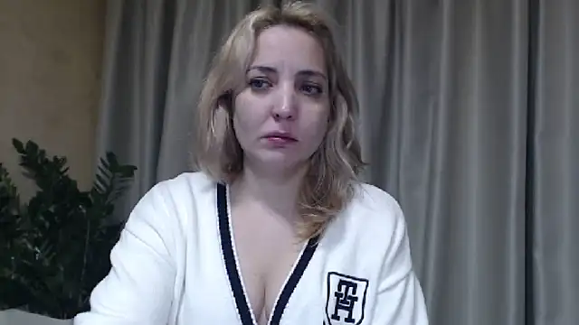 Snapshot of sweetpussy chatting on December 4, 2025, 6:27 pm sweetpussy online show from December 4, 2025, 6:27 pm