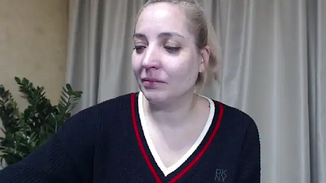 Snapshot of sweetpussy chatting on December 5, 2025, 6:15 pm sweetpussy online show from December 5, 2025, 6:15 pm