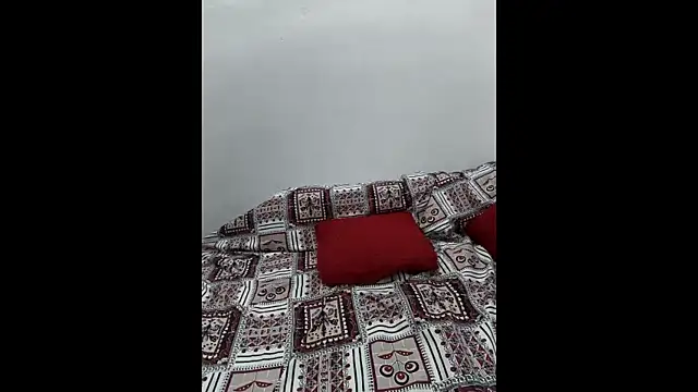 desigirl64 online show from December 4, 2025, 9:34 pm