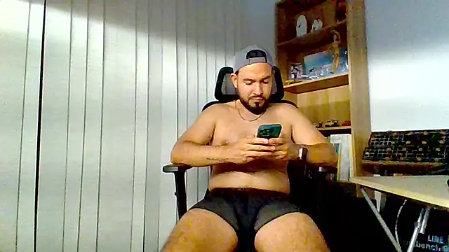 Snapshot of marcob92 chatting on December 5, 2025, 3:48 am marcob92 online show from December 5, 2025, 3:48 am