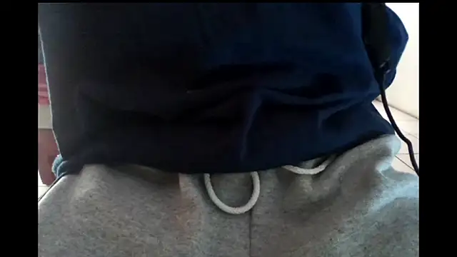 Snapshot of hydrum04 chatting on December 15, 2025, 9:41 pm hydrum04 online show from December 15, 2025, 9:41 pm