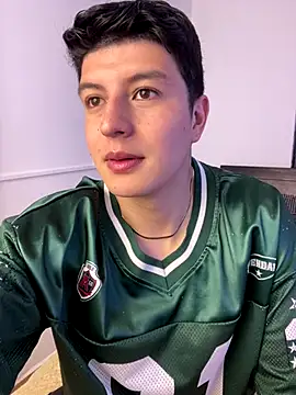 Snapshot of Goldenknight33 chatting on December 14, 2025, 12:32 pm Goldenknight33 online show from December 14, 2025, 12:32 pm