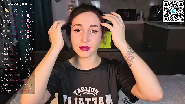 Snapshot of Alena_MellS chatting on December 14, 2025, 8:52 am Alena MellS online show from December 14, 2025, 8:52 am