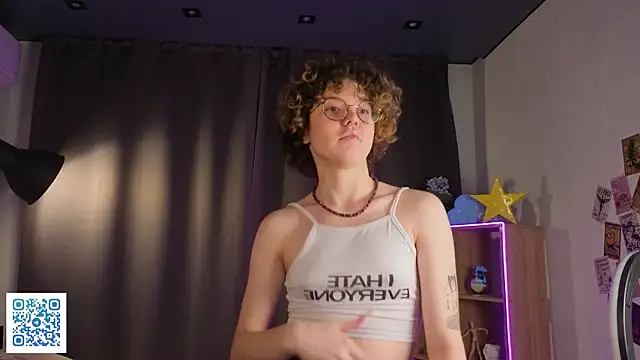 Snapshot of YaniraHalliburton chatting on December 14, 2025, 6:12 pm YaniraHalliburton online show from December 14, 2025, 6:12 pm