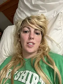 Snapshot of CelestialRuby chatting on March 19, 2025, 1:10 am CelestialRuby online show from March 19, 2025, 1:10 am