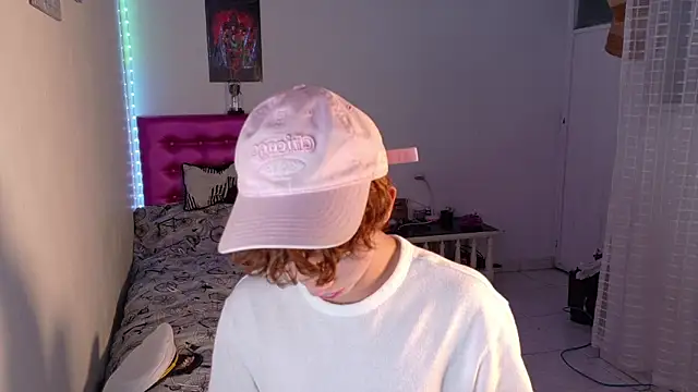 Snapshot of Dani_Dancer chatting on December 20, 2025, 1:12 am Dani Dancer online show from December 20, 2025, 1:12 am