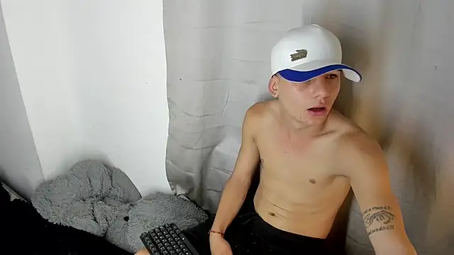 Snapshot of angel_boy_sex chatting on December 14, 2025, 10:58 pm angel boy sex online show from December 14, 2025, 10:58 pm