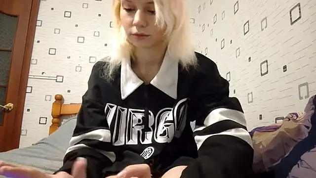 Snapshot of Sofalakers chatting on December 14, 2025, 1:27 pm Sofalakers online show from December 14, 2025, 1:27 pm