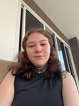 Snapshot of FionaMurr chatting on December 14, 2025, 2:06 am FionaMurr online show from December 14, 2025, 2:06 am