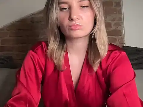 Snapshot of Heiva01 chatting on December 14, 2025, 5:07 pm Heiva01 online show from December 14, 2025, 5:07 pm