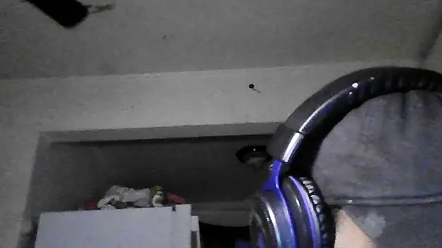 Snapshot of dwick5900 chatting on December 18, 2025, 3:29 pm dwick5900 online show from December 18, 2025, 3:29 pm