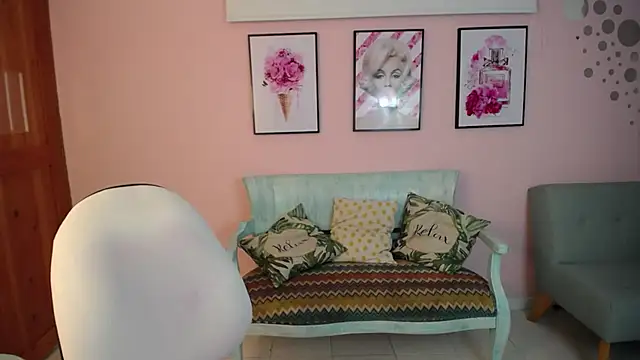 Snapshot of lil_vany chatting on December 15, 2025, 12:31 pm lil vany online show from December 15, 2025, 12:31 pm