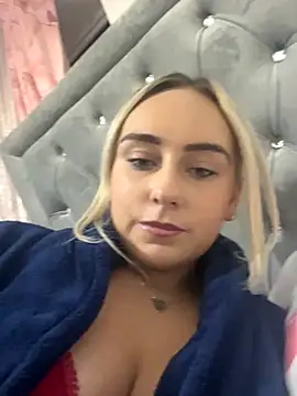 Snapshot of ScarletJ_ chatting on December 14, 2025, 5:07 pm ScarletJ online show from December 14, 2025, 5:07 pm