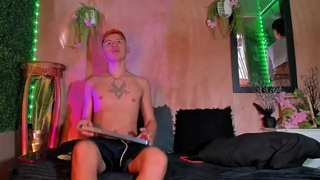 Snapshot of DeeQuinn_Blaze chatting on December 18, 2025, 8:37 pm DeeQuinn Blaze online show from December 18, 2025, 8:37 pm