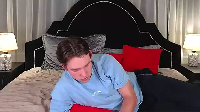 Snapshot of JamesRaww chatting on December 15, 2025, 4:44 pm JamesRaww online show from December 15, 2025, 4:44 pm